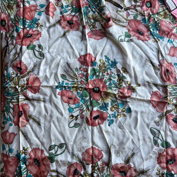 Gucci floral silk scarf - Picture 4 of 4